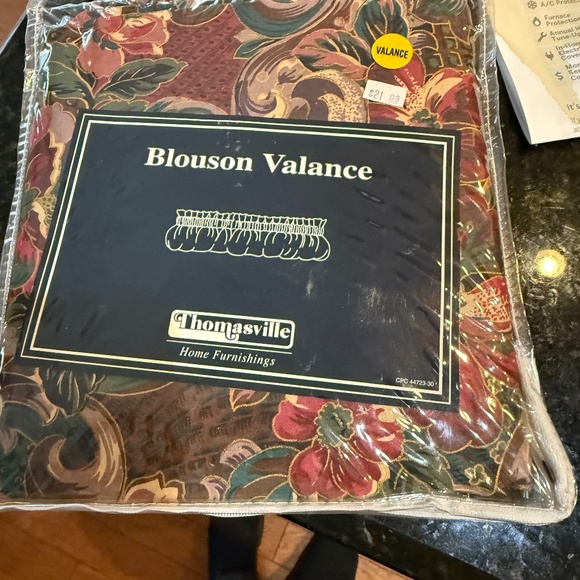 Thomasville Palermo 82"x17" Blouson Valance Floral Window Topper BV3800 Set of 2 - Picture 3 of 5